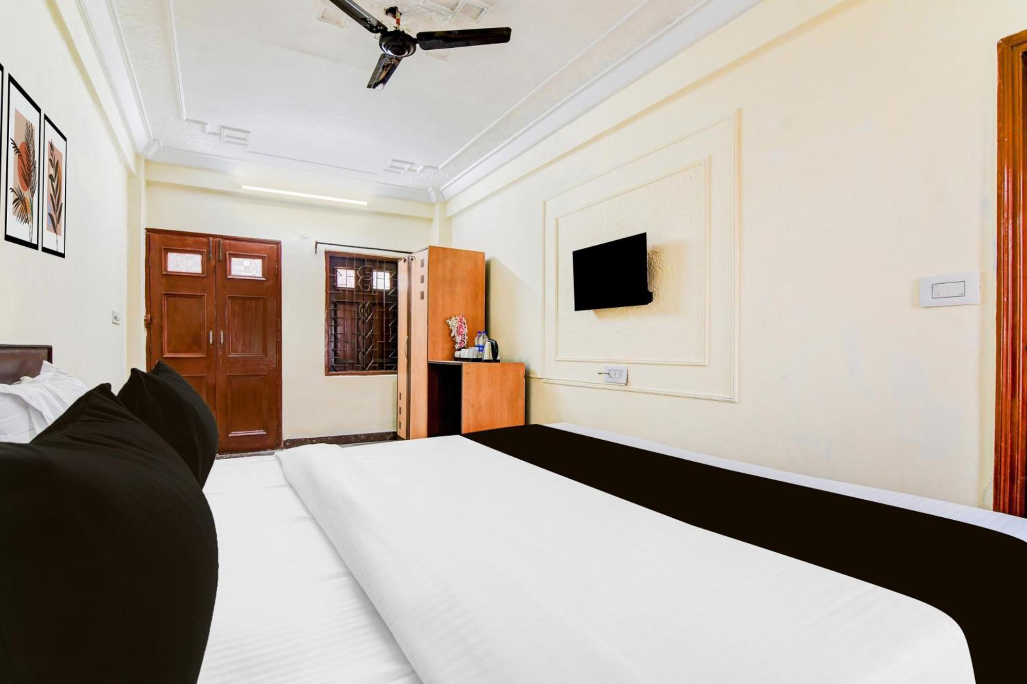 Super Hotel O Lenin Sarani Калькутта Экстерьер фото