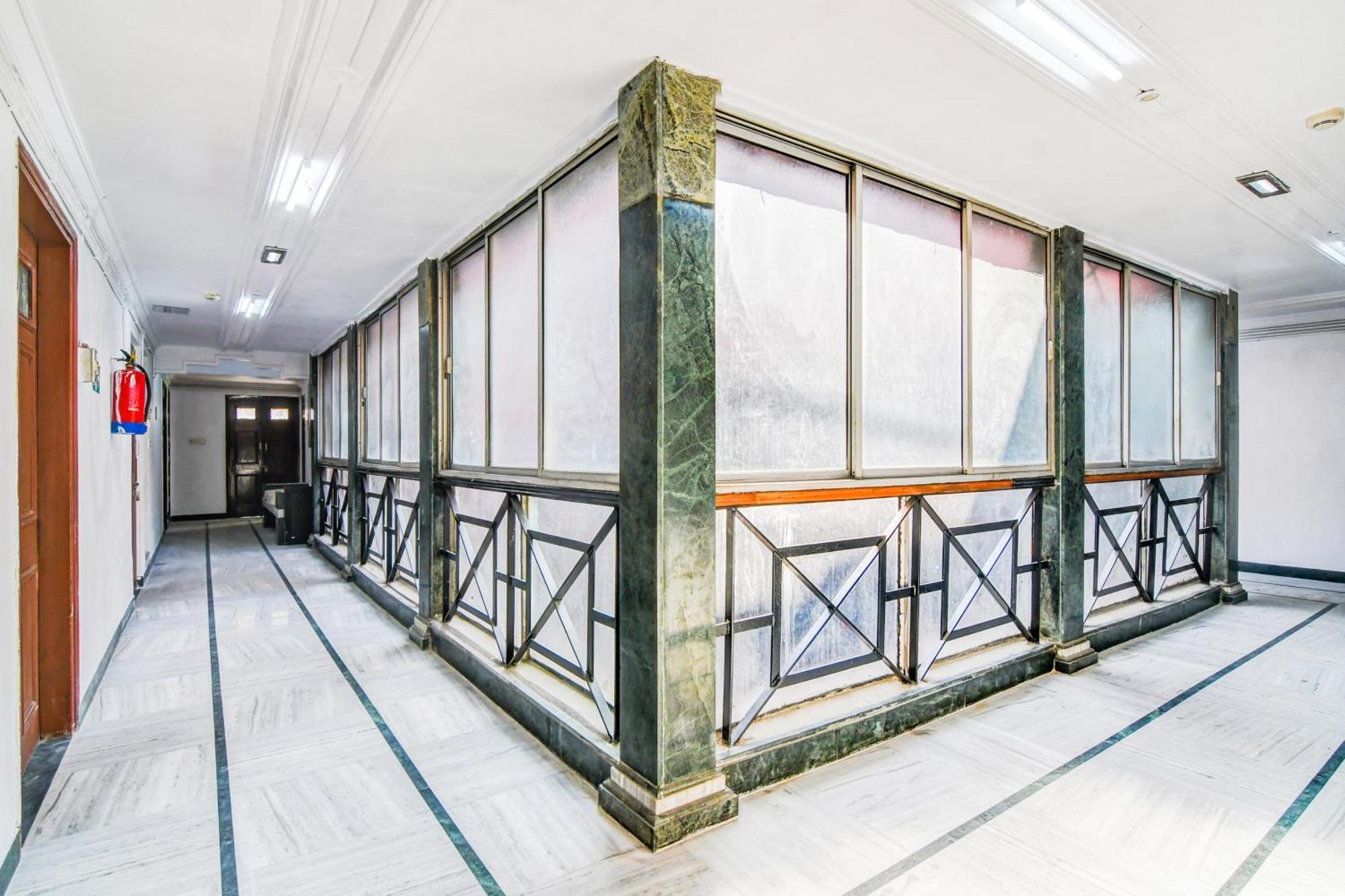 Super Hotel O Lenin Sarani Калькутта Экстерьер фото